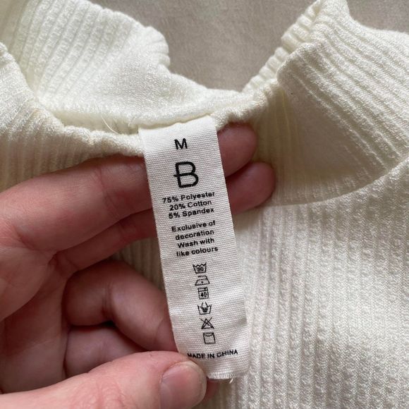 Women's Long Sleeve White Sweater Size Medium - Picture 7 of 7